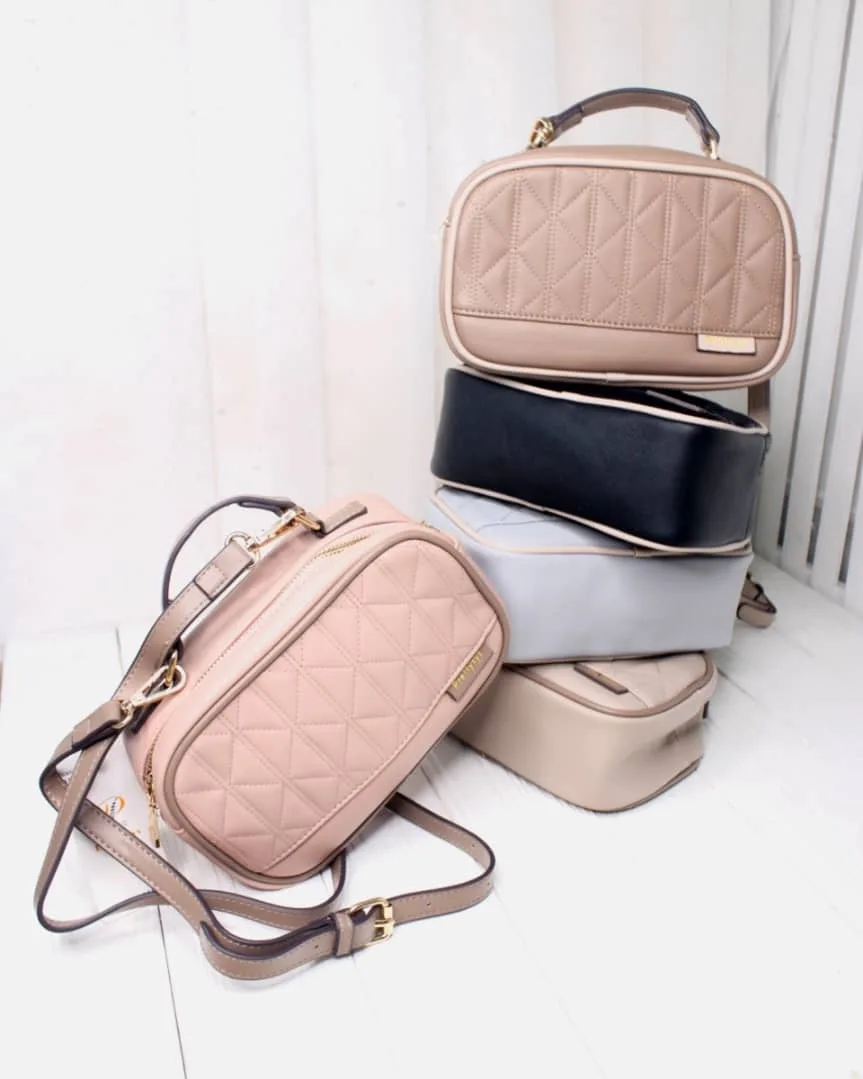 کیف پاسپورتی دوشی فندا | کیف زنانه سایز متوسط