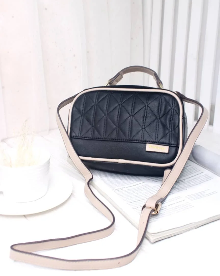 کیف پاسپورتی دوشی فندا | کیف زنانه سایز متوسط