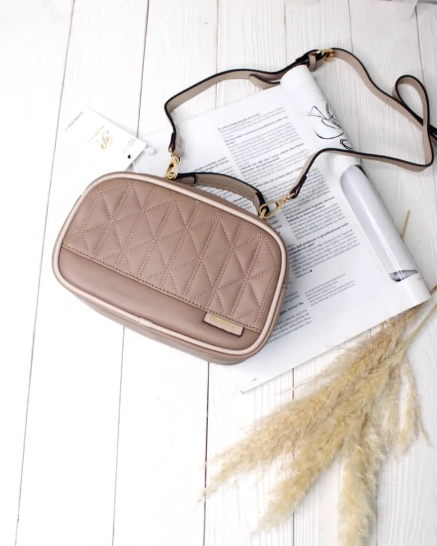 کیف پاسپورتی دوشی فندا | کیف زنانه سایز متوسط