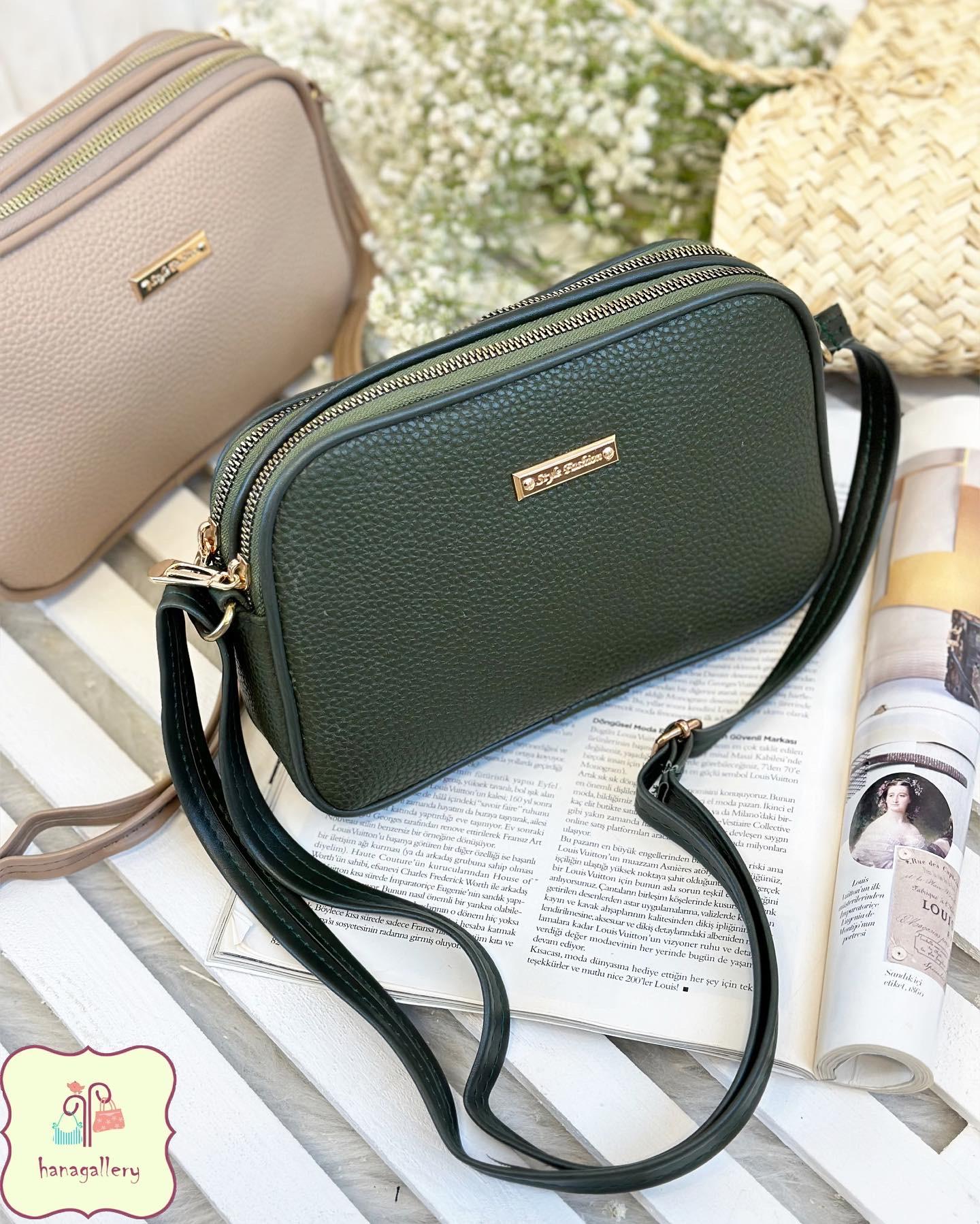 کیف پاسپورتی دوشی زنانه کیف پاسپورتی دوشی زنانه