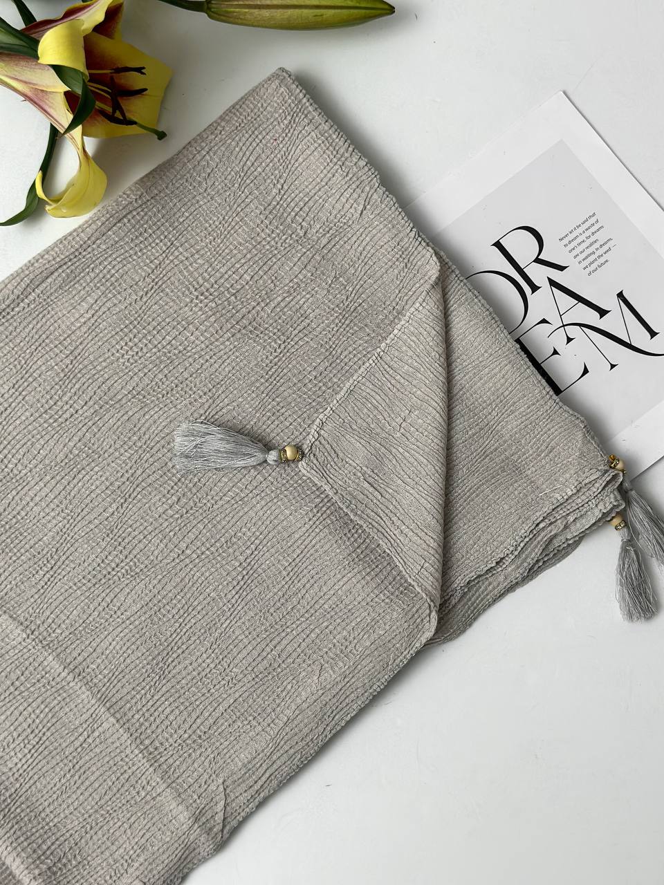 شال نخی پلیسه طوسی شال نخی پلیسه طوسی