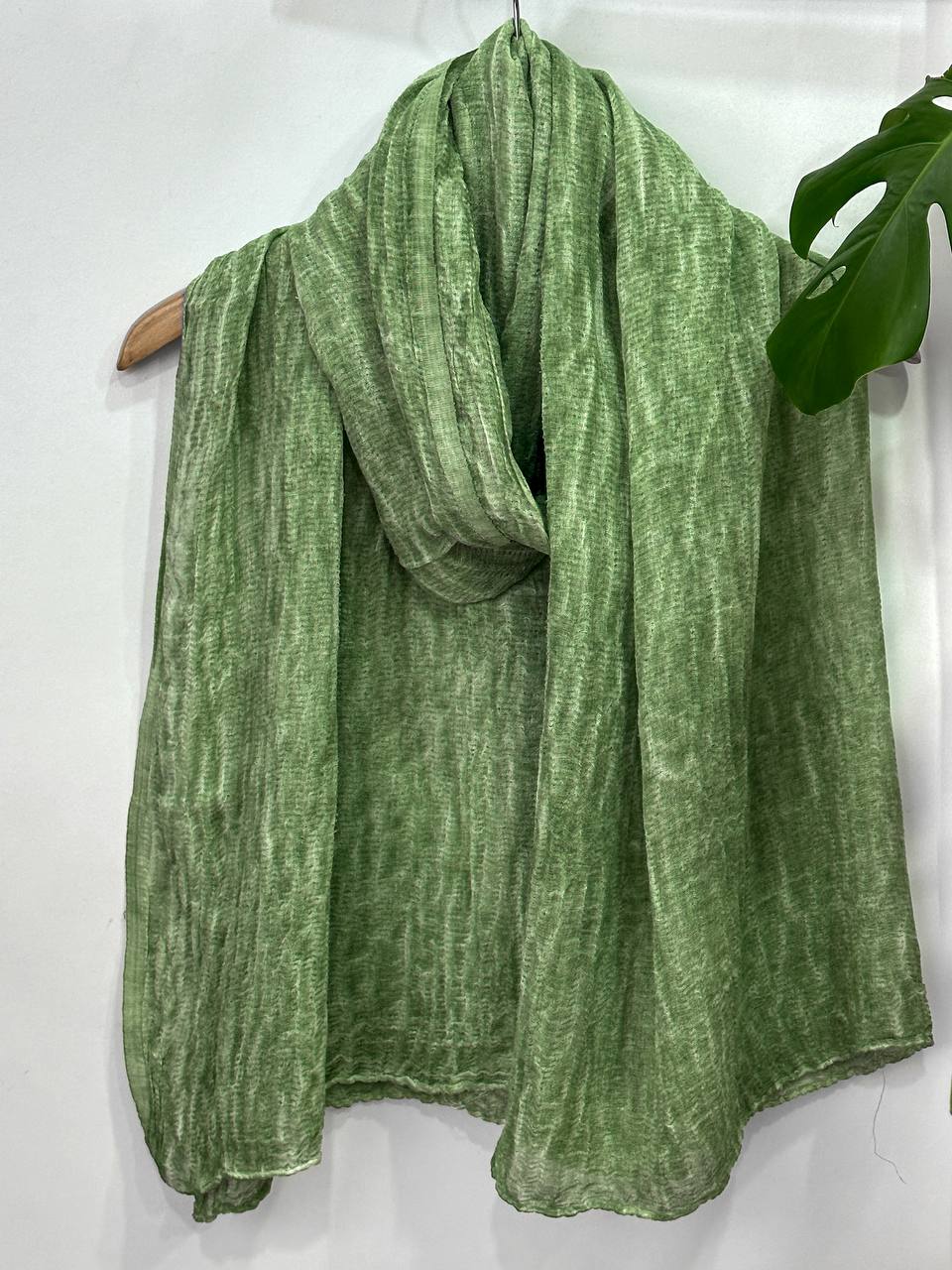 شال نخی ژاکارد سبز شال نخی ژاکارد سبز