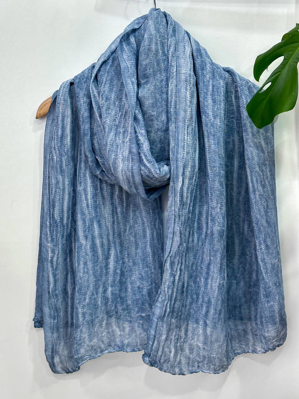 شال نخی ژاکارد آبی شال نخی ژاکارد آبی